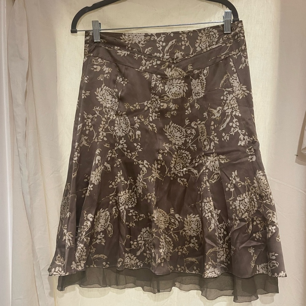 Banana republic hundred percent silk floral skirt, size 6 Preowned